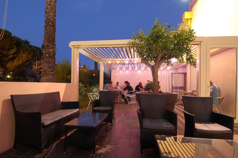 The Originals City, Hotel Nimes Costieres, Ex Inter Hotel Экстерьер фото